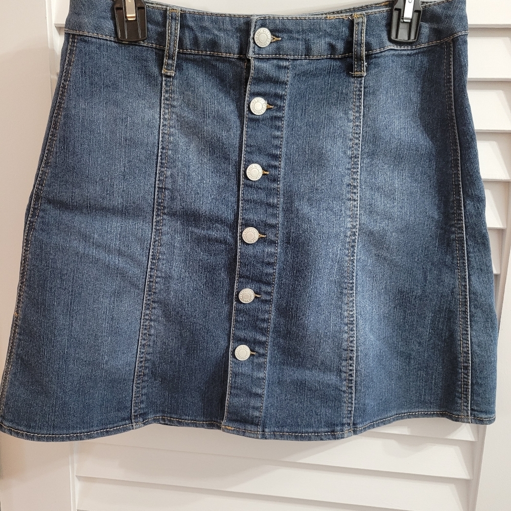 Mossimo denim skirt size 10 button front